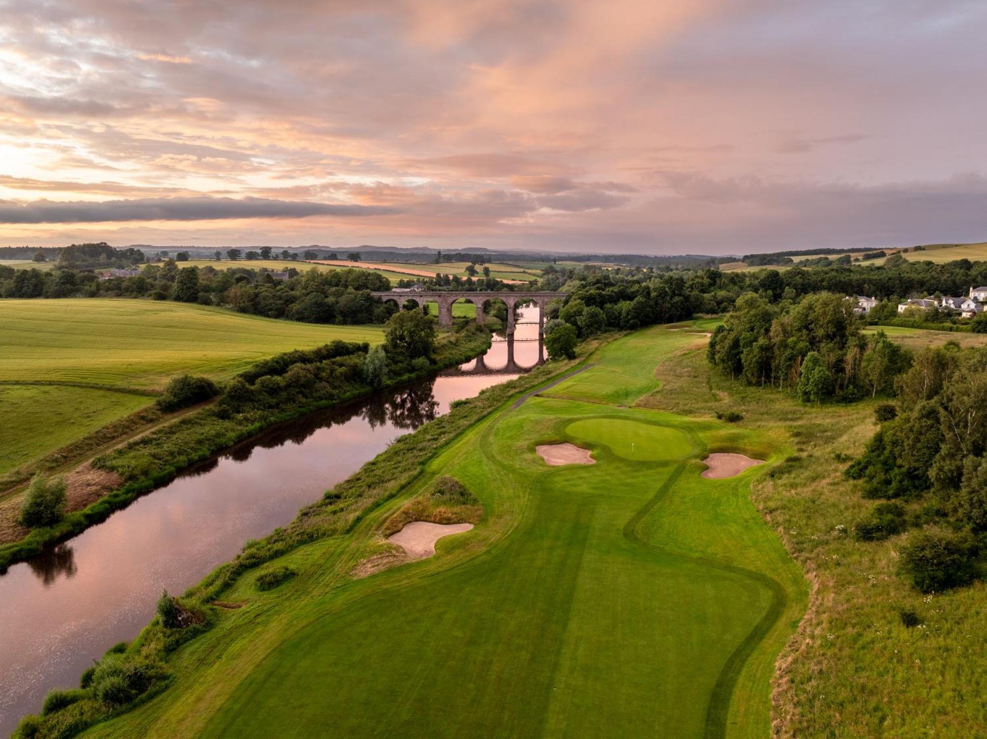 Schloss Roxburghe, Part Of Destination By Hyatt Ngoại thất bức ảnh The 17th hole at the Old Head Golf Links