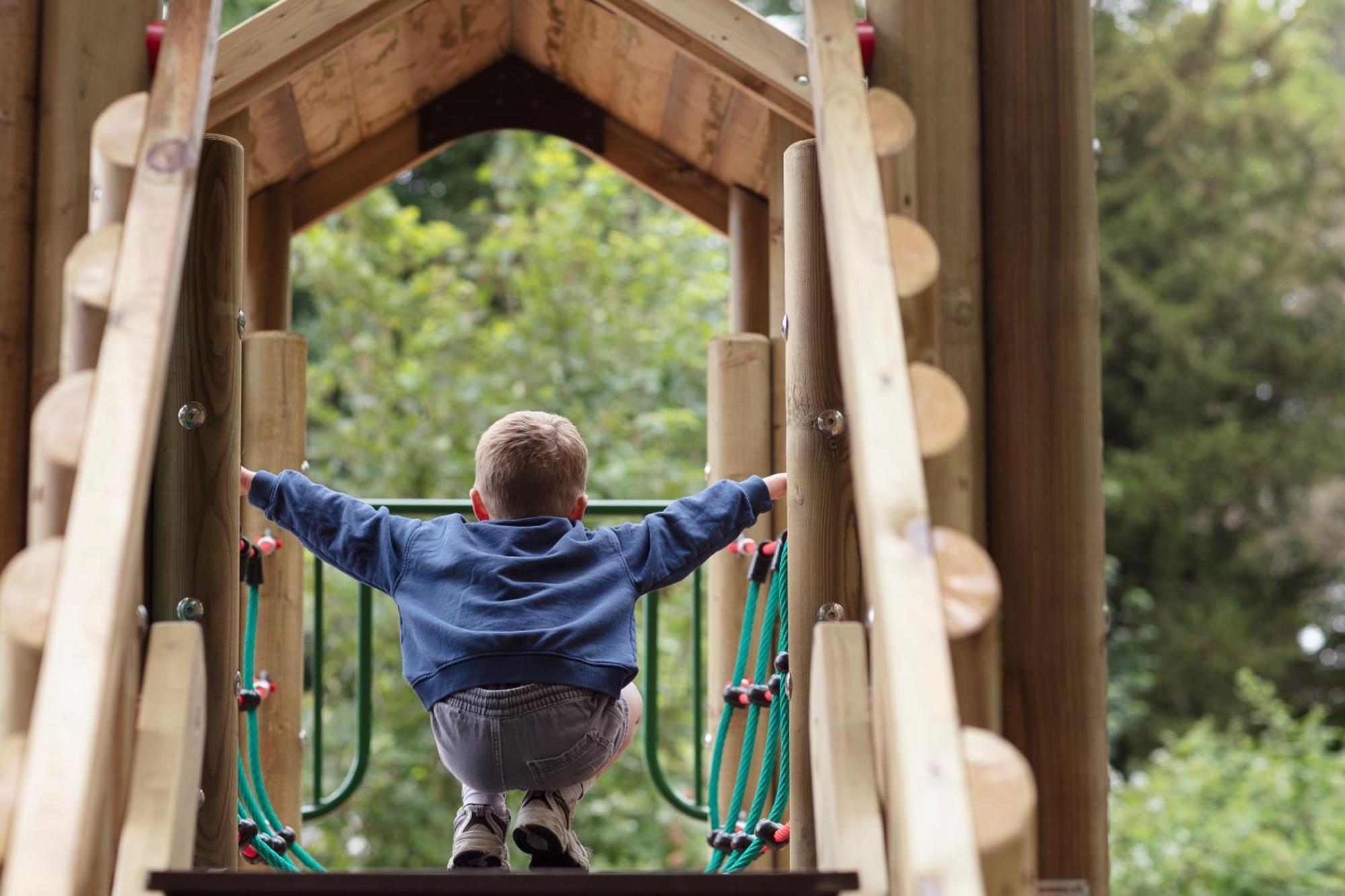 Schloss Roxburghe, Part Of Destination By Hyatt Ngoại thất bức ảnh Child playing on a climbing frame