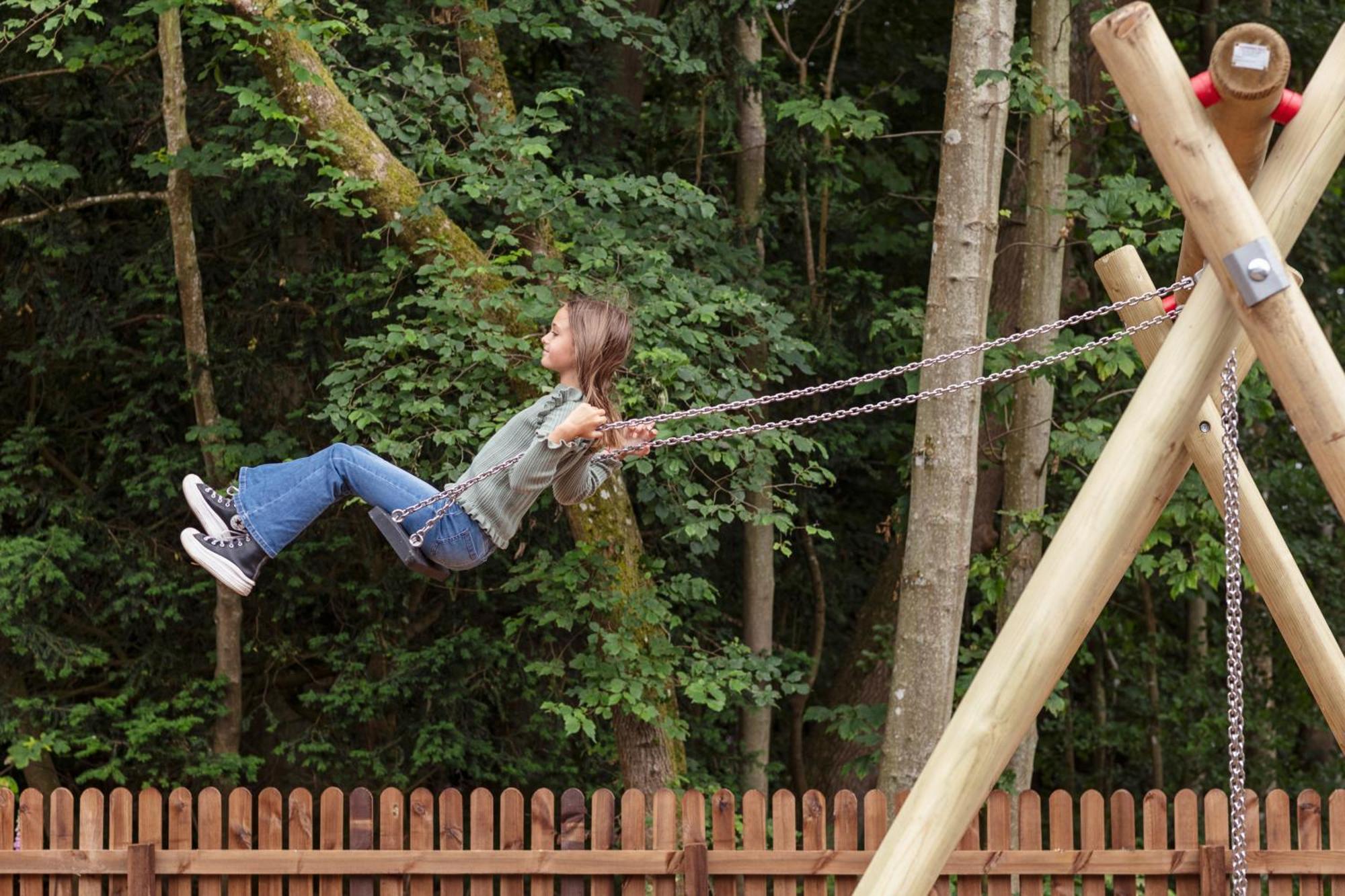 Schloss Roxburghe, Part Of Destination By Hyatt Ngoại thất bức ảnh A child on a swing