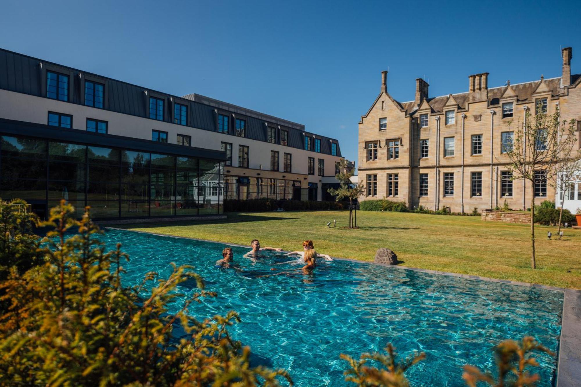 Schloss Roxburghe, Part Of Destination By Hyatt Ngoại thất bức ảnh The swimming pool at the Edinburgh Academy